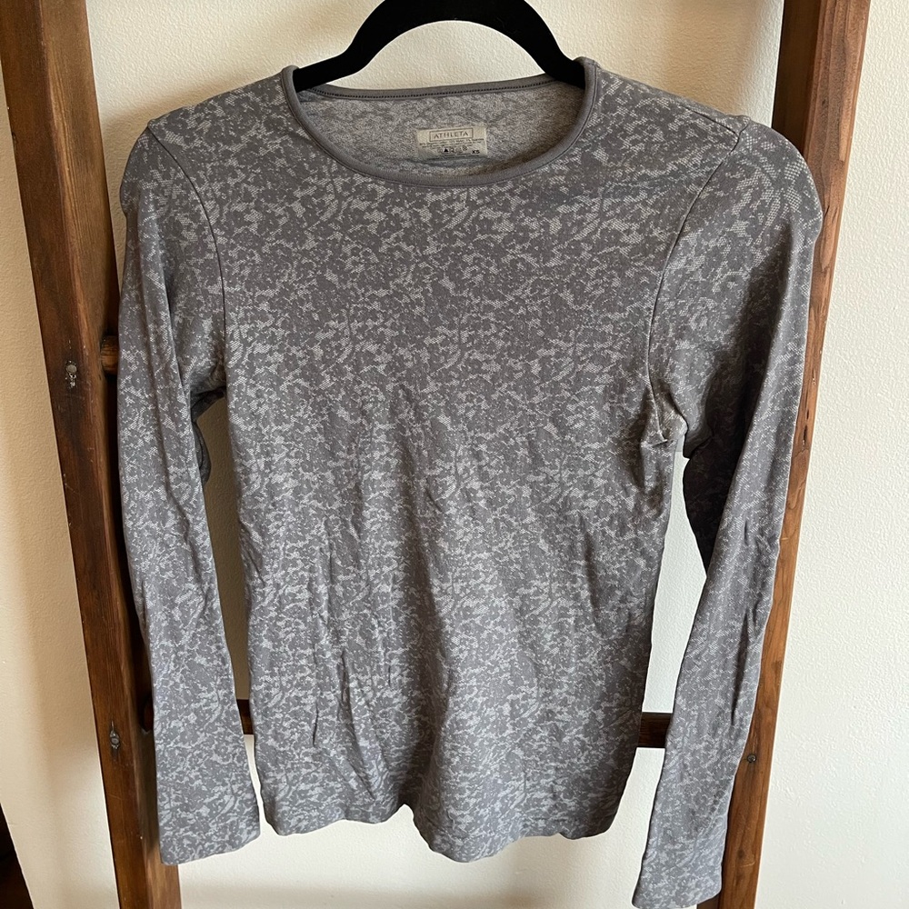 Athleta Woman’s Gray Floral Patterned Long Sleeve Workout Top